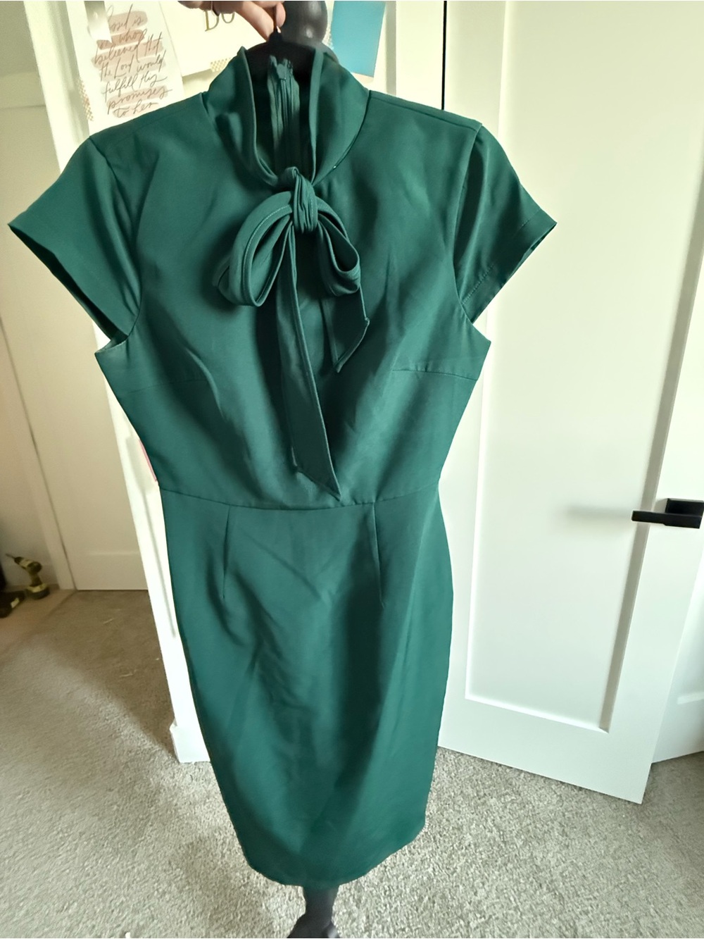Alexia Admor Green Tie-Neck Cap Sleeve Dress